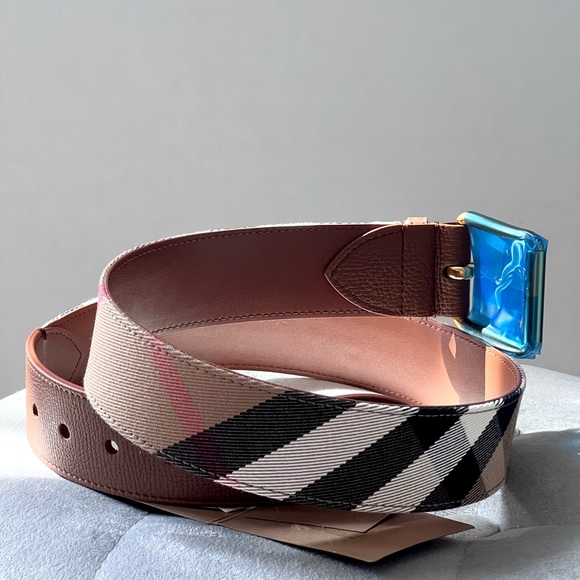 Burberry Check Leather Belt in Tan - Picture 3 of 9